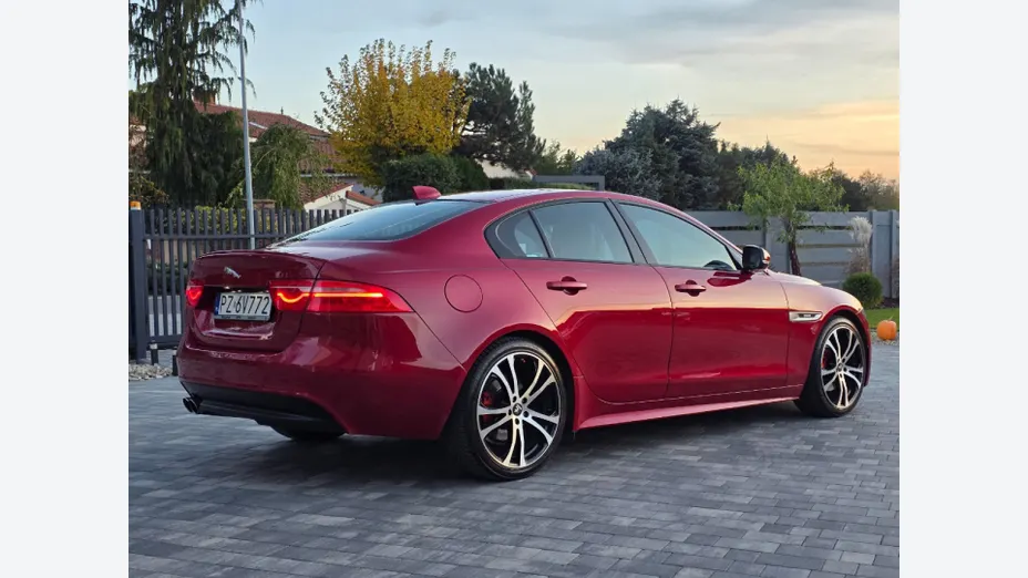 JAGUAR XE -