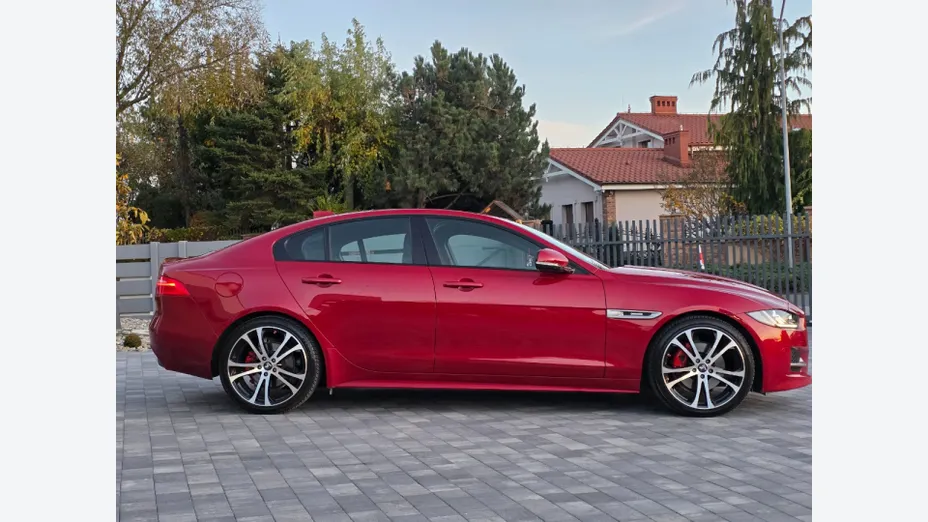 JAGUAR XE -