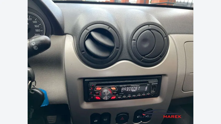 DACIA Sandero -