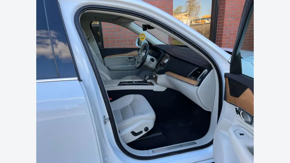 VOLVO XC90 -