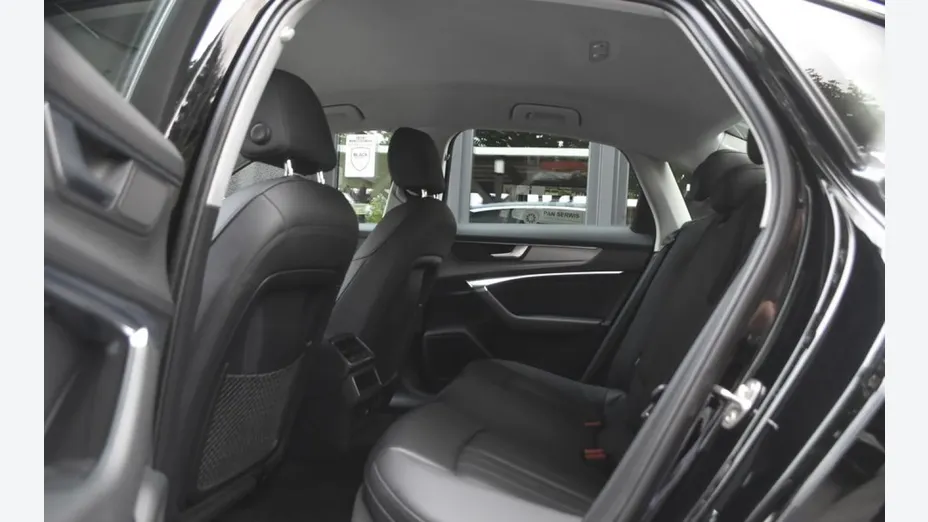 AUDI A6 -