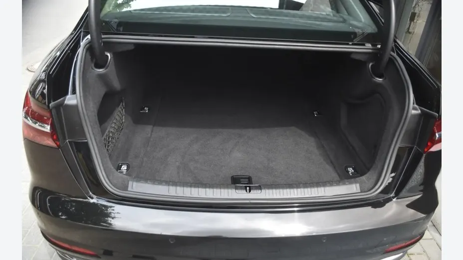 AUDI A6 -
