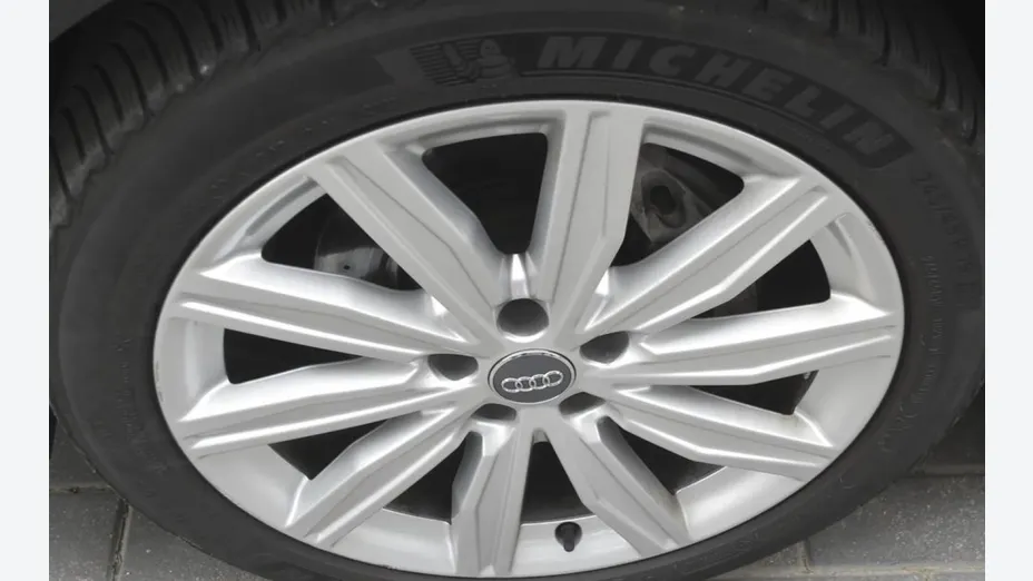 AUDI A6 -