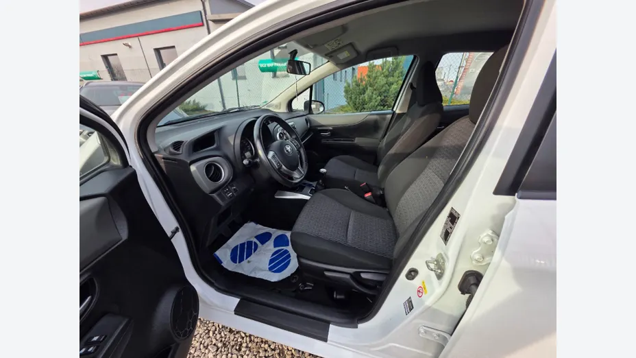 TOYOTA Yaris -