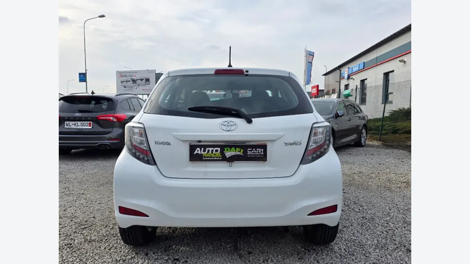 TOYOTA Yaris -