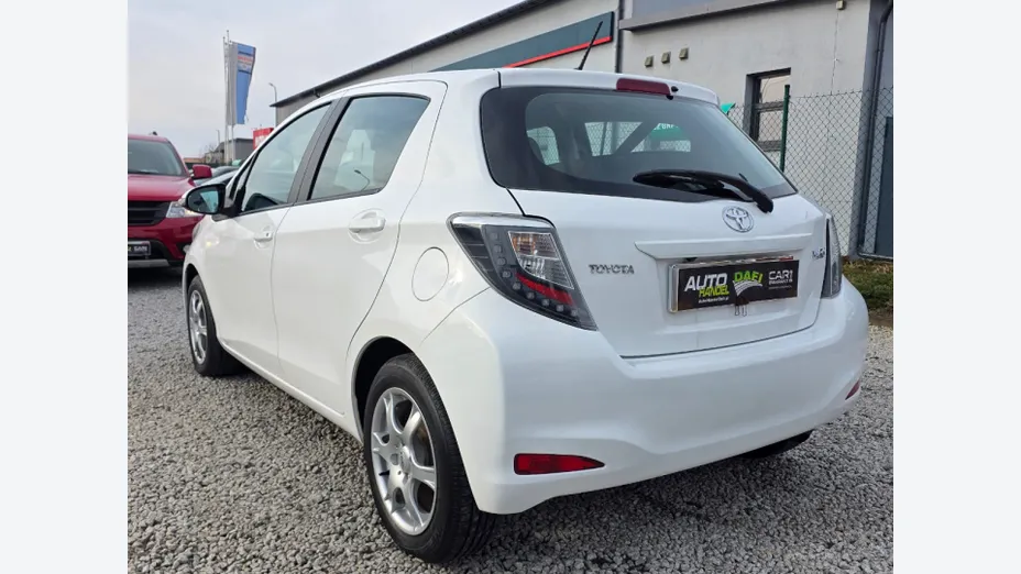 TOYOTA Yaris -