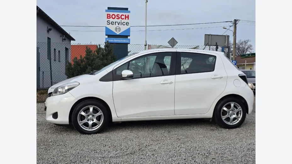 TOYOTA Yaris -