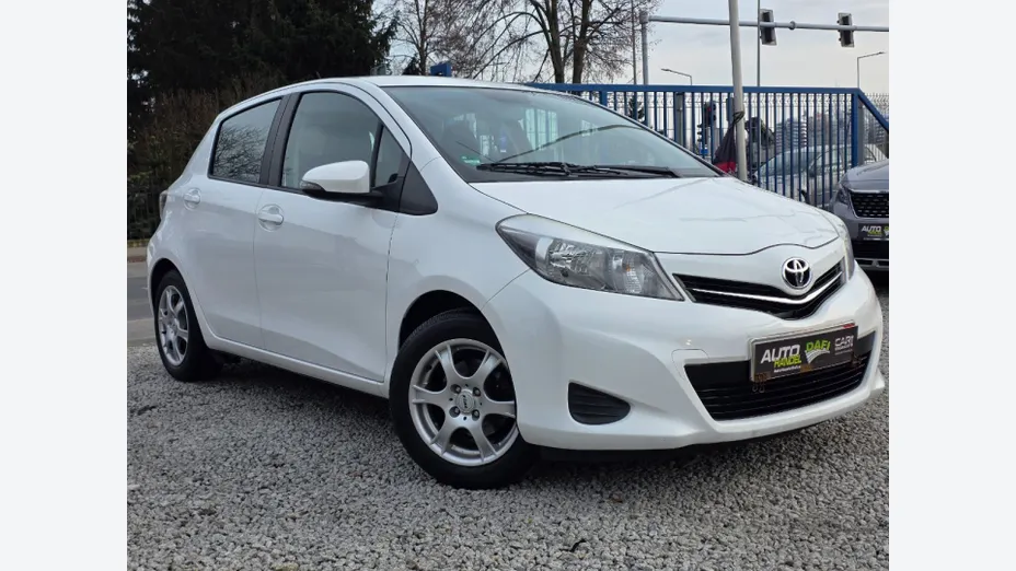TOYOTA Yaris -