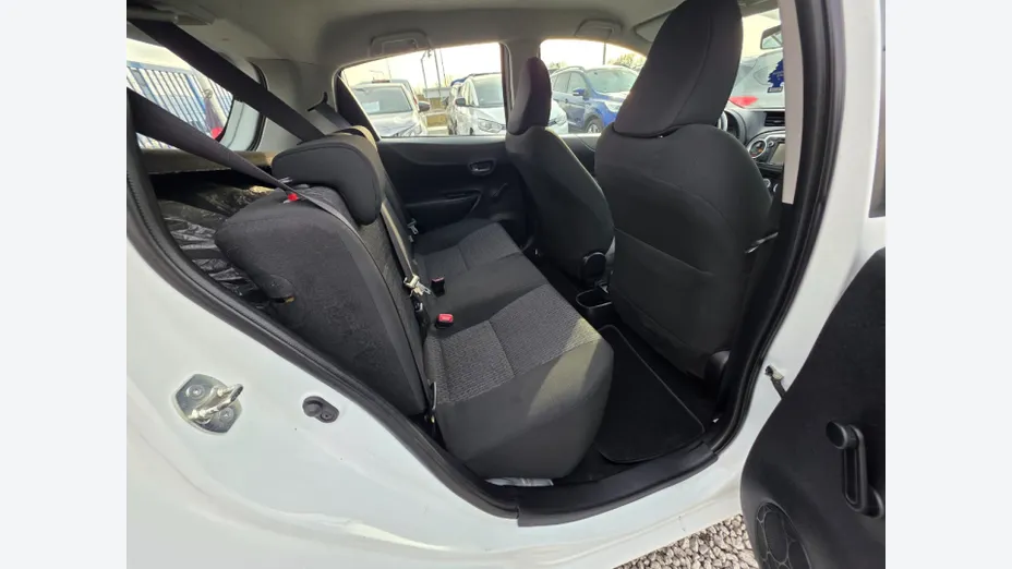 TOYOTA Yaris -