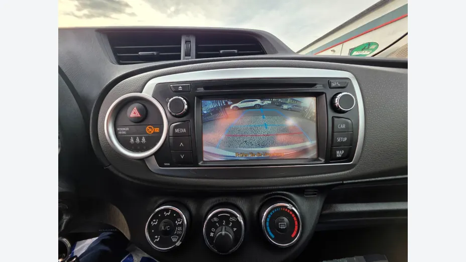 TOYOTA Yaris -