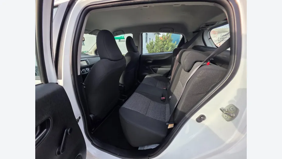 TOYOTA Yaris -