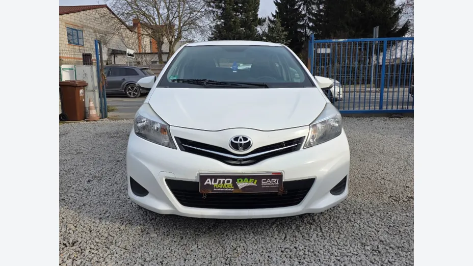 TOYOTA Yaris -
