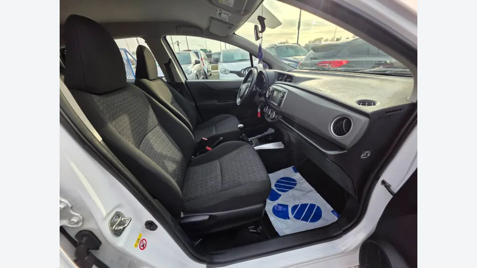 TOYOTA Yaris -