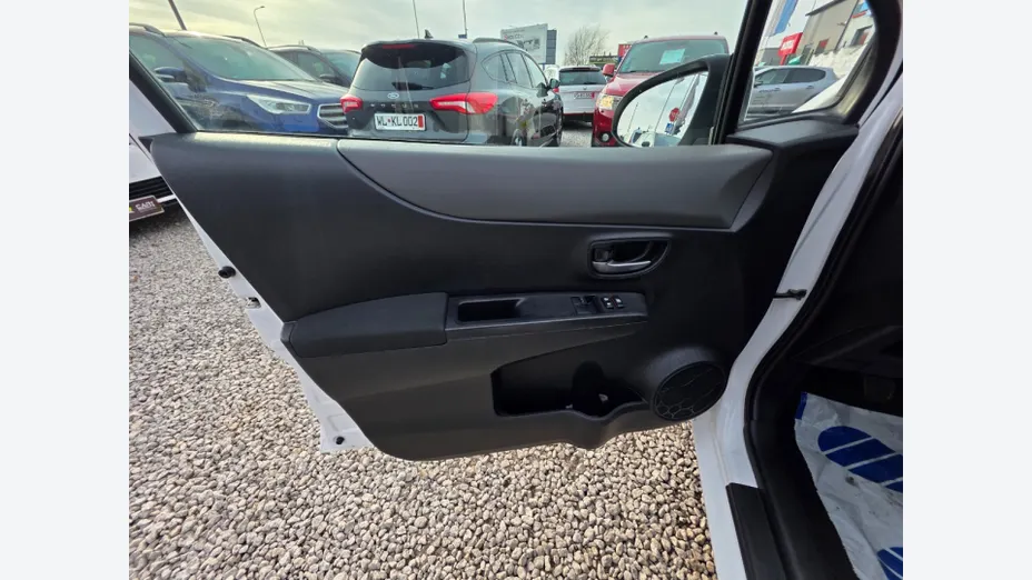 TOYOTA Yaris -