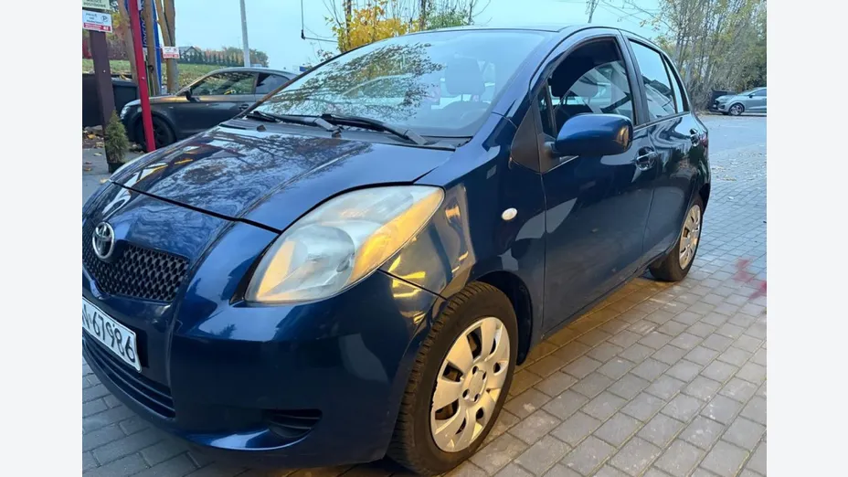 TOYOTA Yaris -