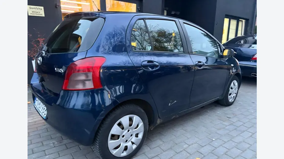 TOYOTA Yaris -