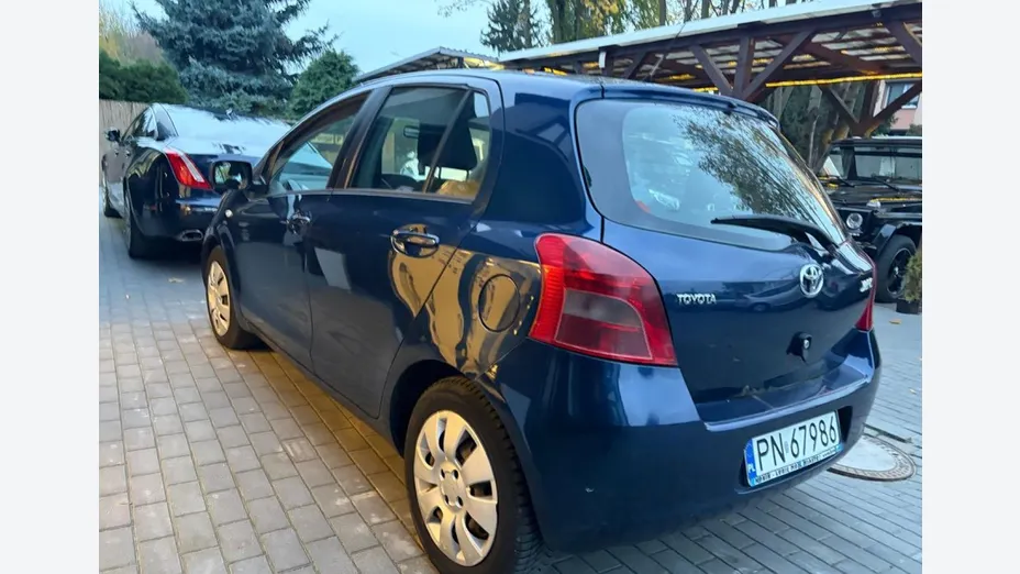 TOYOTA Yaris -
