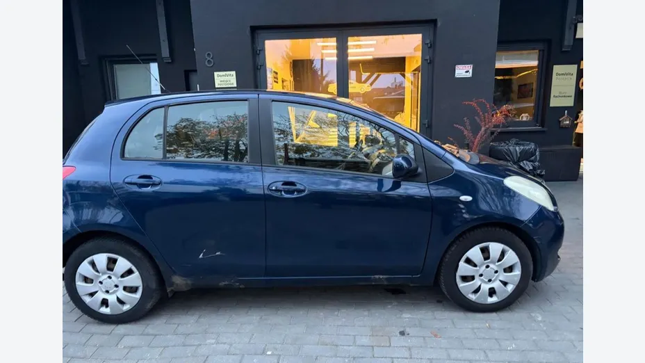 TOYOTA Yaris -