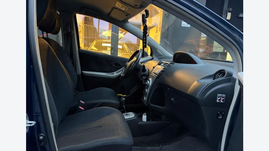 TOYOTA Yaris -