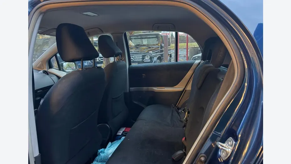 TOYOTA Yaris -