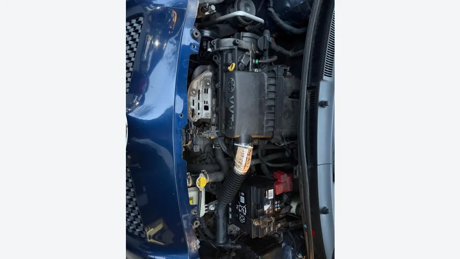 TOYOTA Yaris -