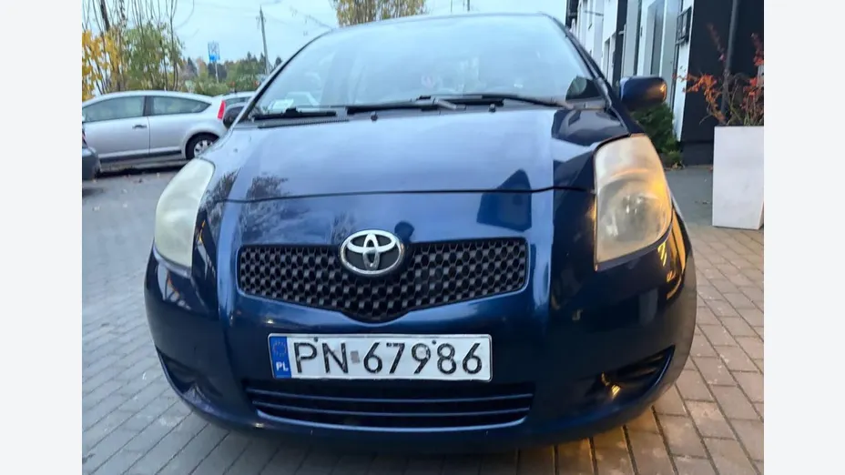 TOYOTA Yaris -