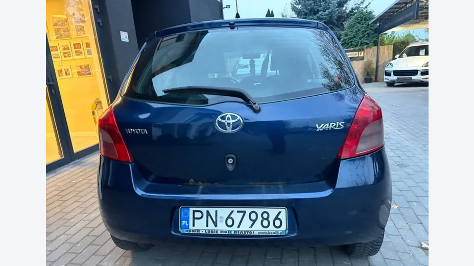 TOYOTA Yaris -