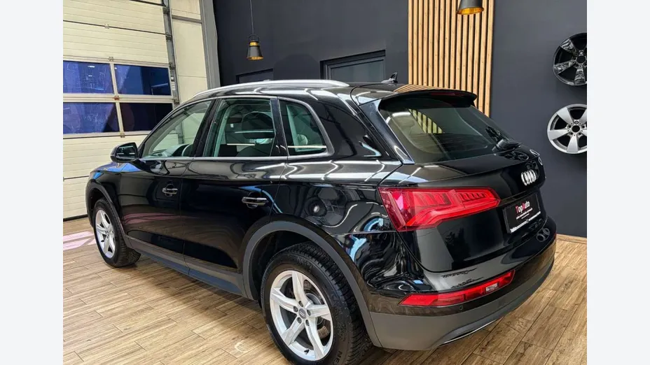 AUDI Q5 -