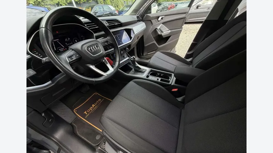 AUDI Q3 -
