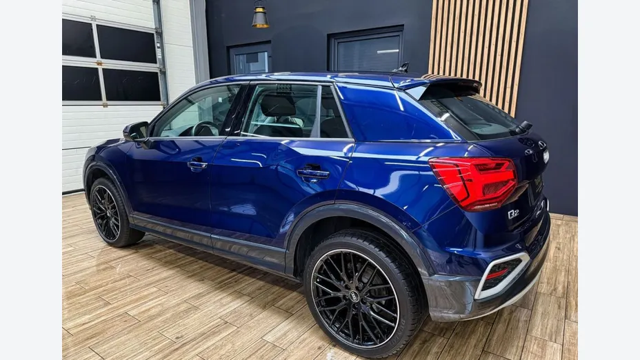 AUDI Q2 -