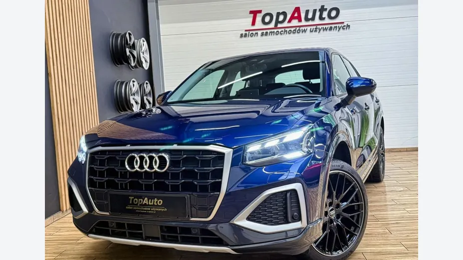AUDI Q2 -
