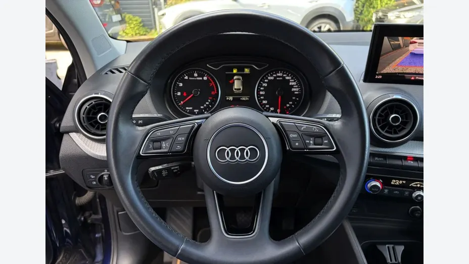 AUDI Q2 -