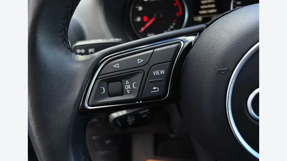 AUDI Q2 -