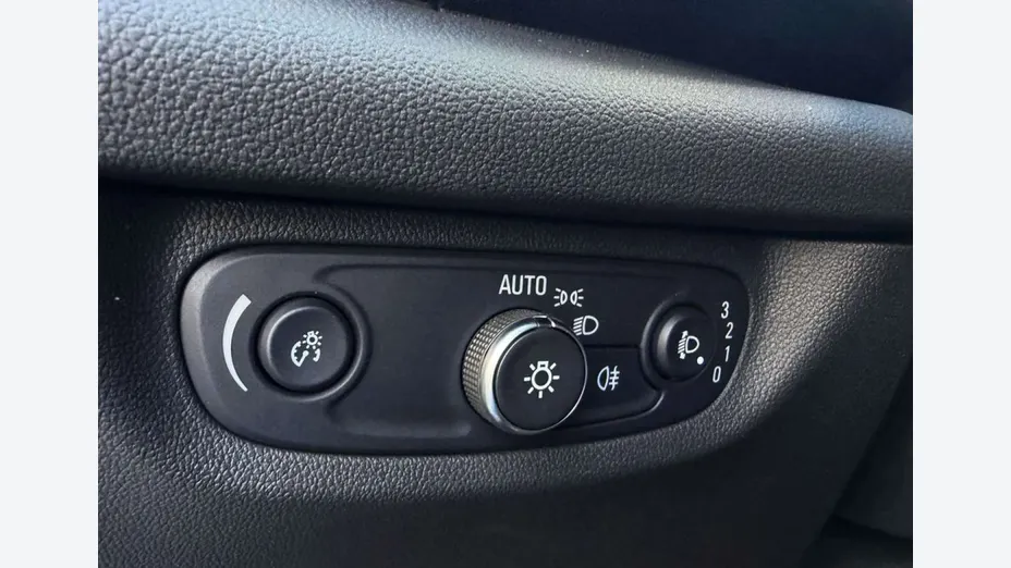 OPEL Insignia -