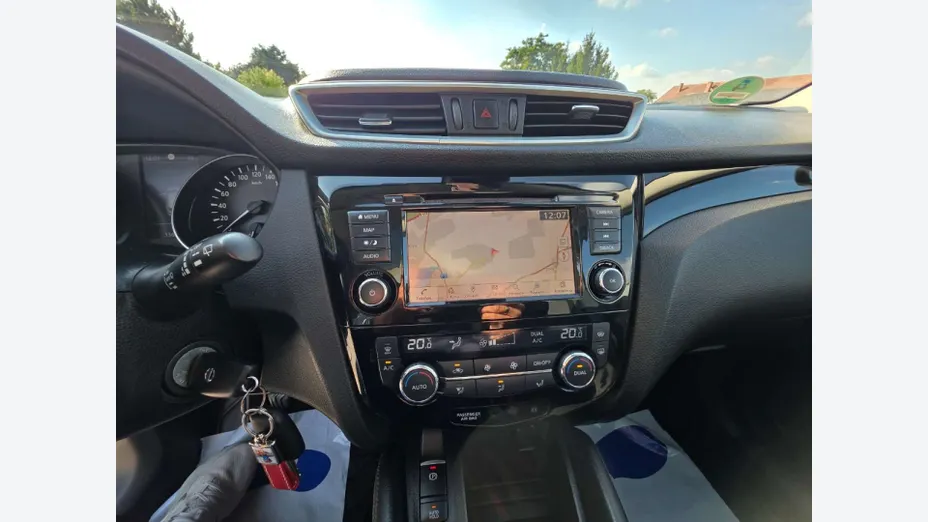 NISSAN Qashqai -