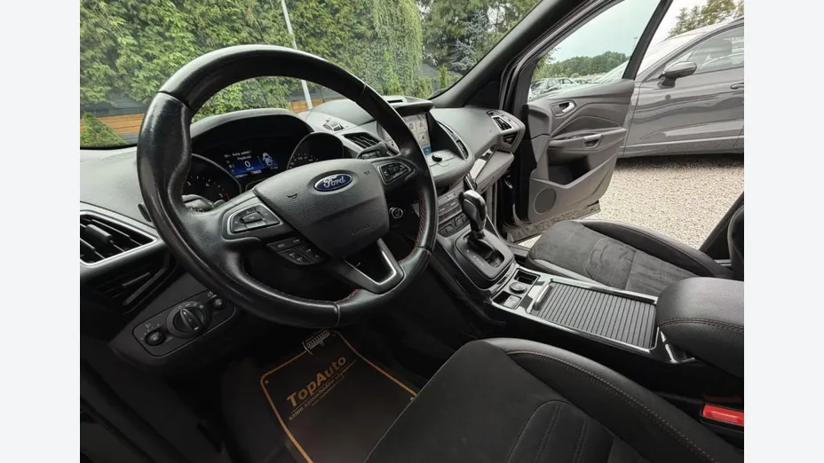 FORD Kuga -