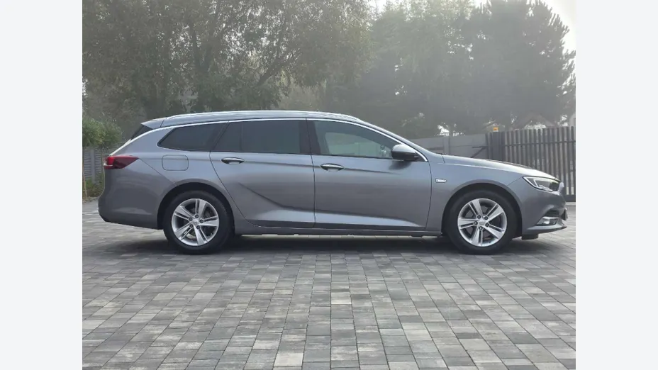 OPEL Insignia -