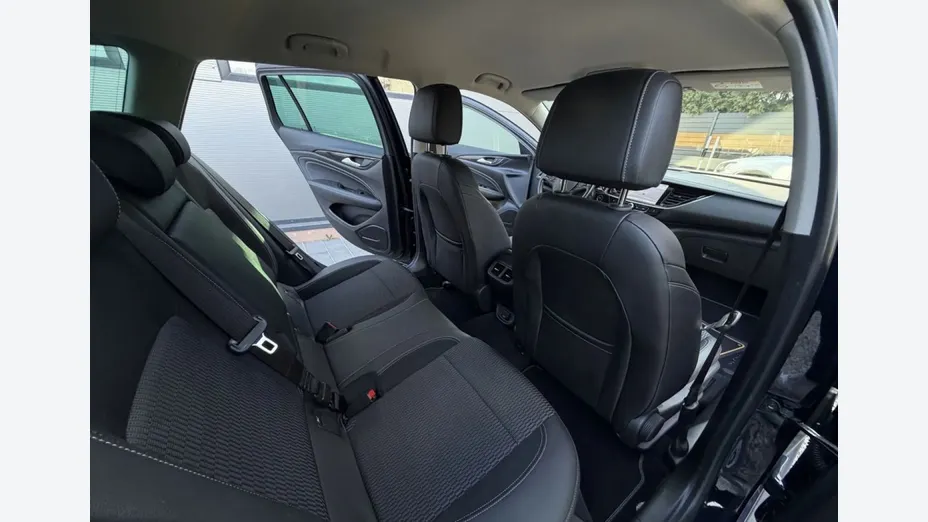 OPEL Insignia -