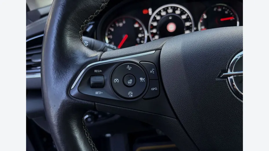 OPEL Insignia -