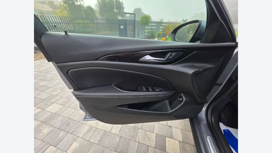 OPEL Insignia -