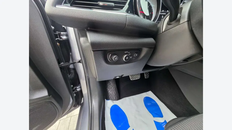 OPEL Insignia -