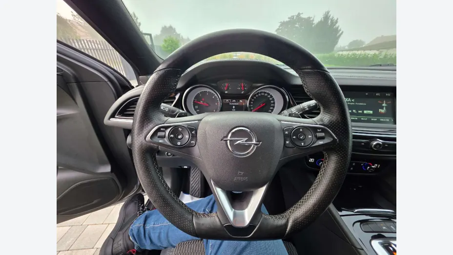 OPEL Insignia -
