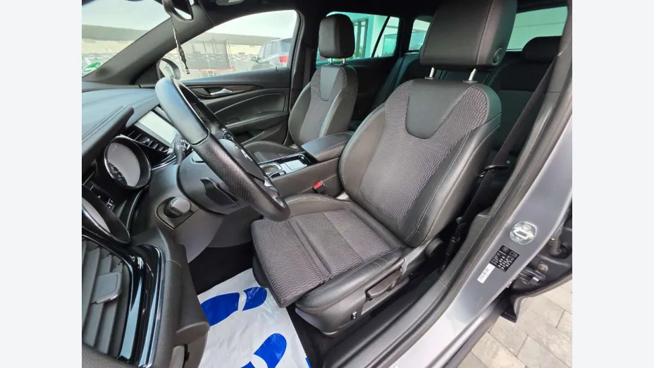 OPEL Insignia -