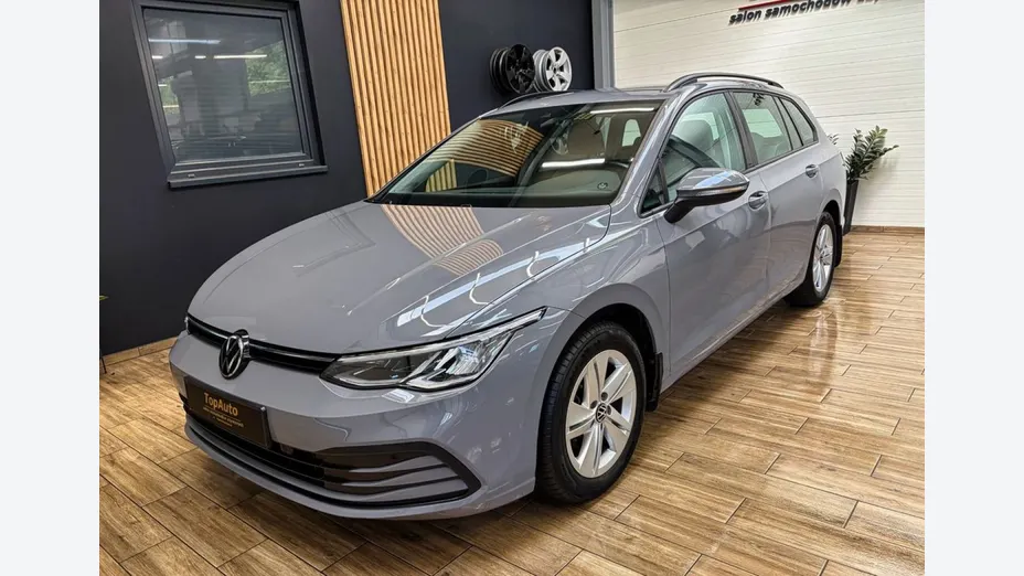 VOLKSWAGEN Golf -