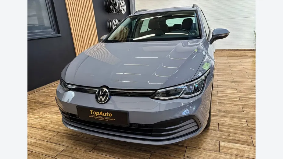 VOLKSWAGEN Golf -