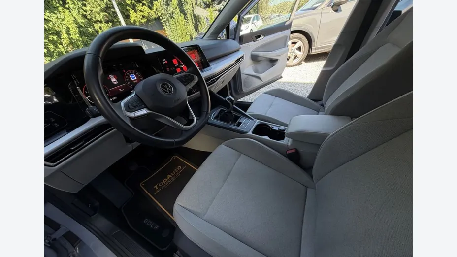 VOLKSWAGEN Golf -