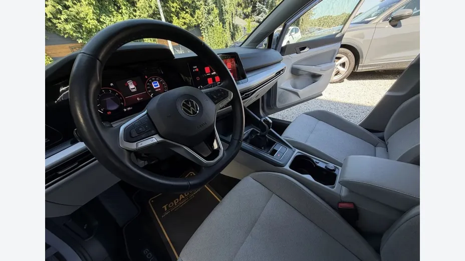 VOLKSWAGEN Golf -
