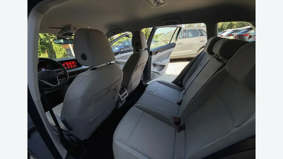 VOLKSWAGEN Golf -