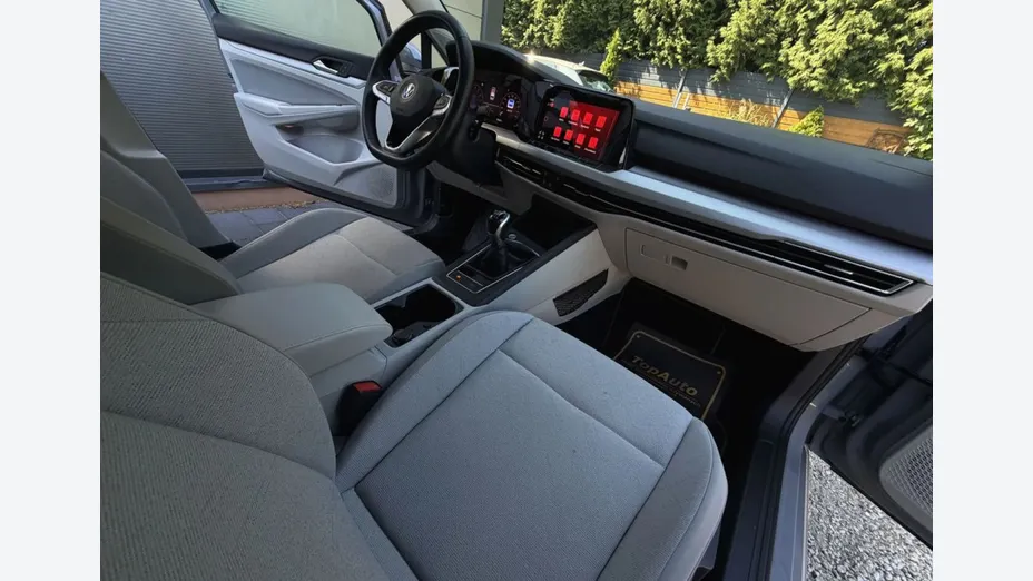 VOLKSWAGEN Golf -