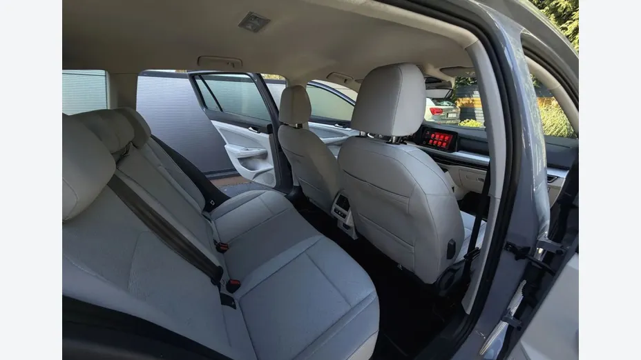 VOLKSWAGEN Golf -